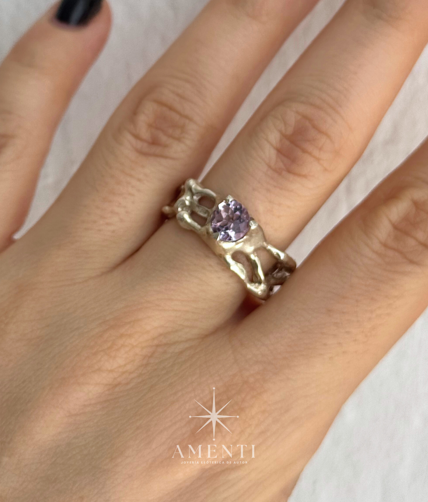 Anillo natal de Acuario- Amatista