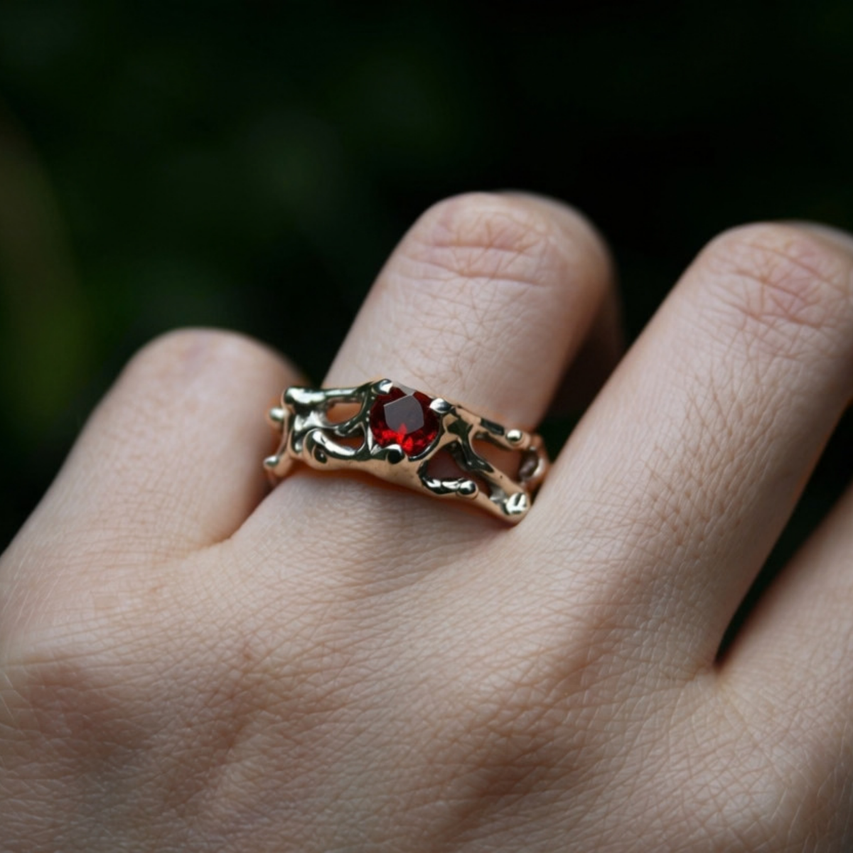 Anillo natal de Capricornio- Granate